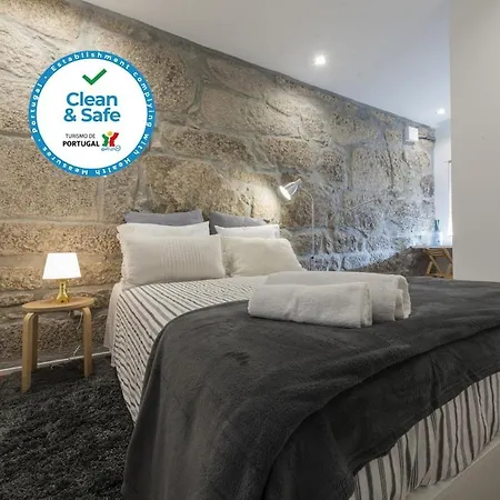 An With A View - No's Place *