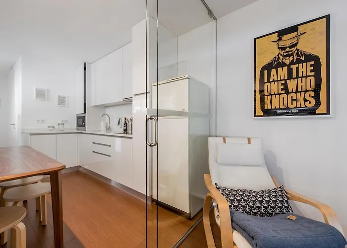 An With A View - No's Place *