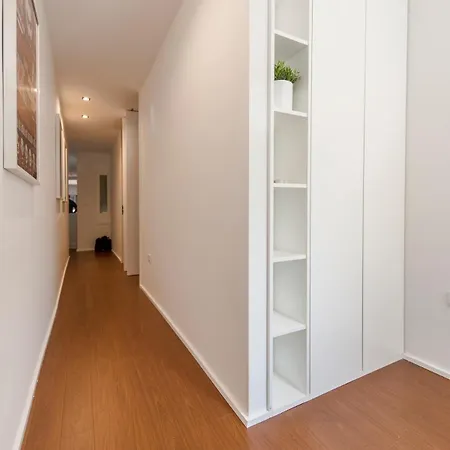 An With A View - No's Place *