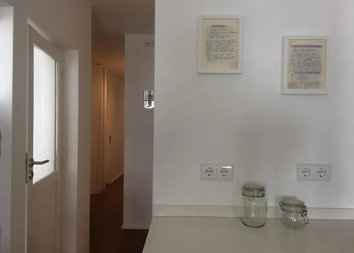 An With A View - No's Place