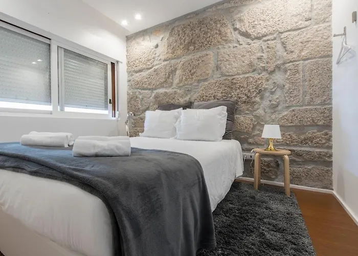 An With A View - No's Place