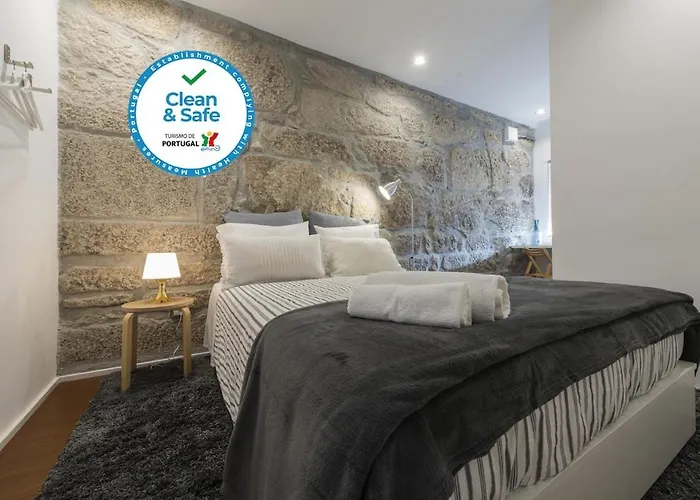 An With A View - No's Place *